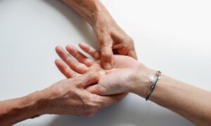 産後の脂肪吸引に効果的なマッサージ方法は？